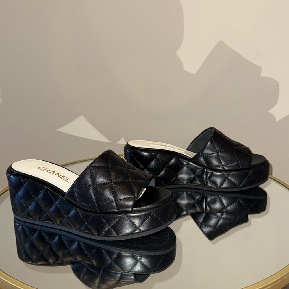 CHANEL 24P Dad Quilted Leather Platform Wedge CC interlocking slides mules 37.5 - Picture 10 of 17